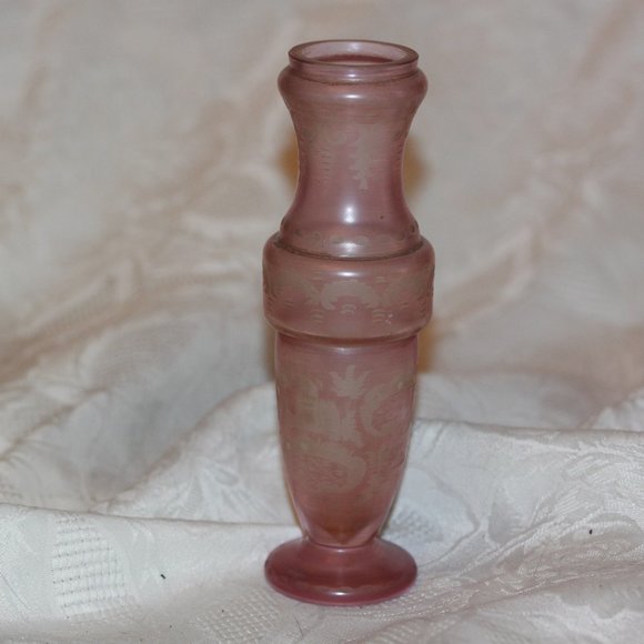 BOHEMIAN CZECH PINK SCENIC FLORAL ETCHED 6 1/4" BUD SMALL VASE - Picture 1 of 4